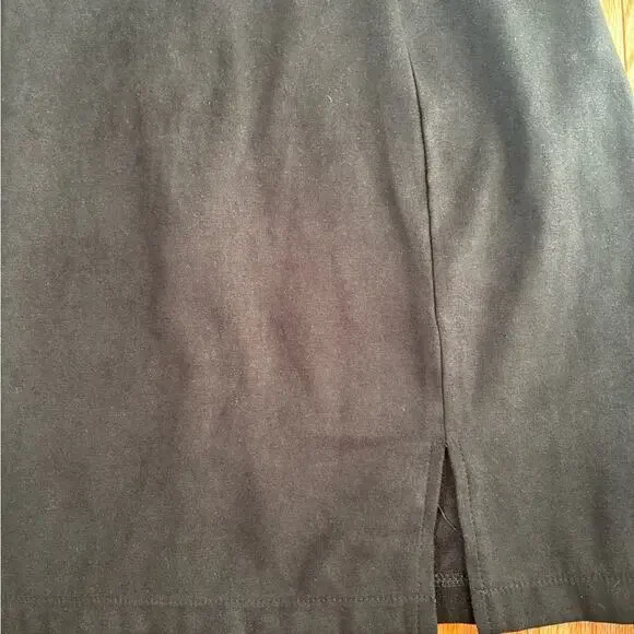 Classic Black Women's Skirt - Picture 3 of 7